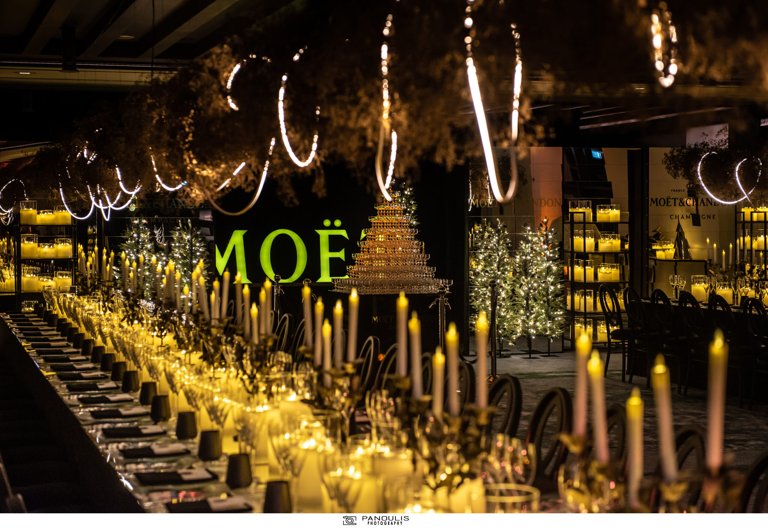 Amvyx Merry Christmas and a bubbly New Year by Moët & Chandon!