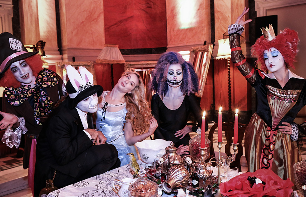 Amvyx Hendrick’s invites you to Wonderland