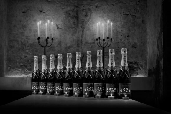 Amvyx MOËT & CHANDON AND L’OFFICIEL CELEBRATE  A CENTURY OF VINTAGE CHAMPAGNE AND FASHION HISTORY MAKING
