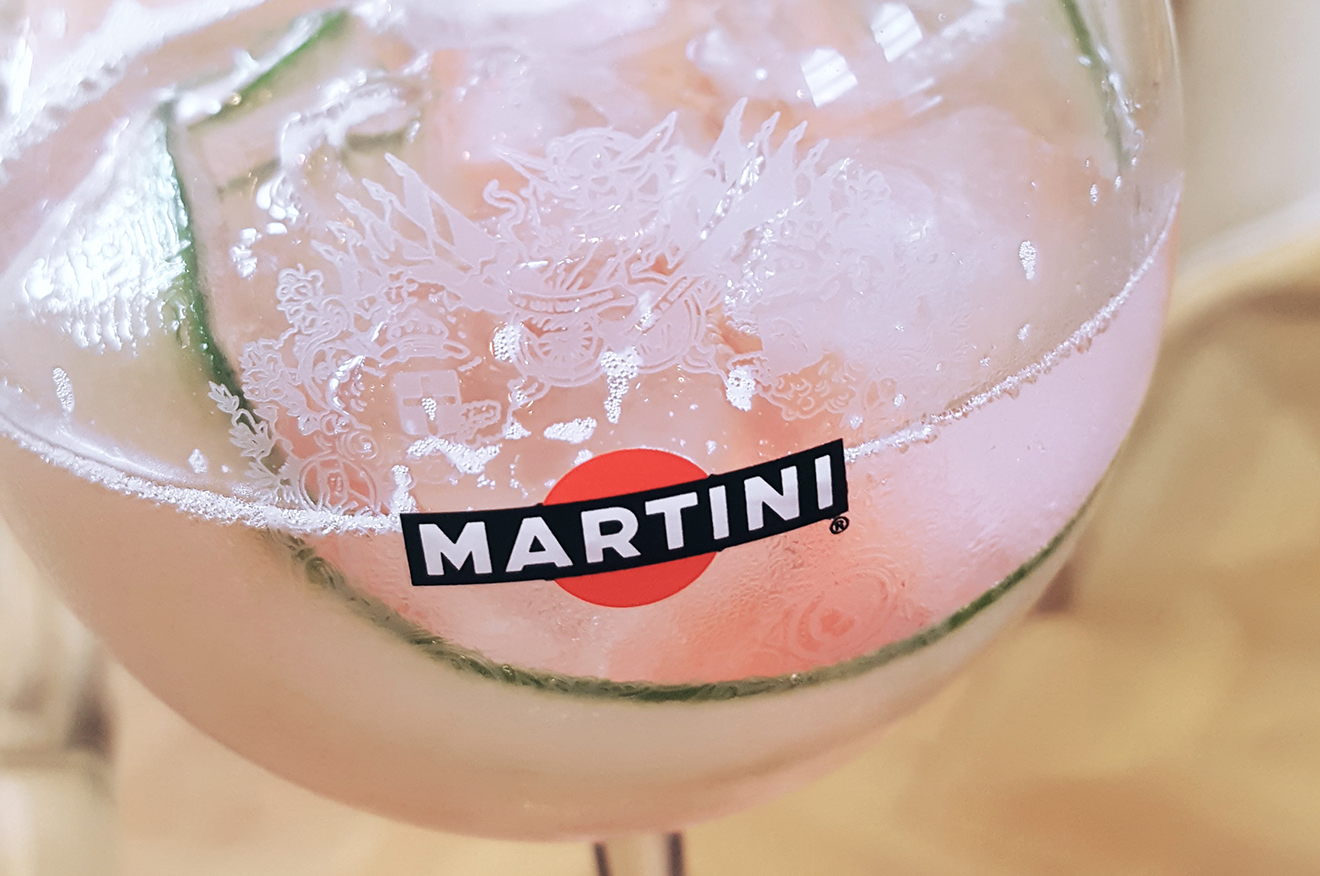 Amvyx TO MARTINI ΕΠΙΣΗΜΟΣ ΧΟΡΗΓΟΣ ΤΟΥ ATHENS XCLUSIVE DESIGNERS WEEK