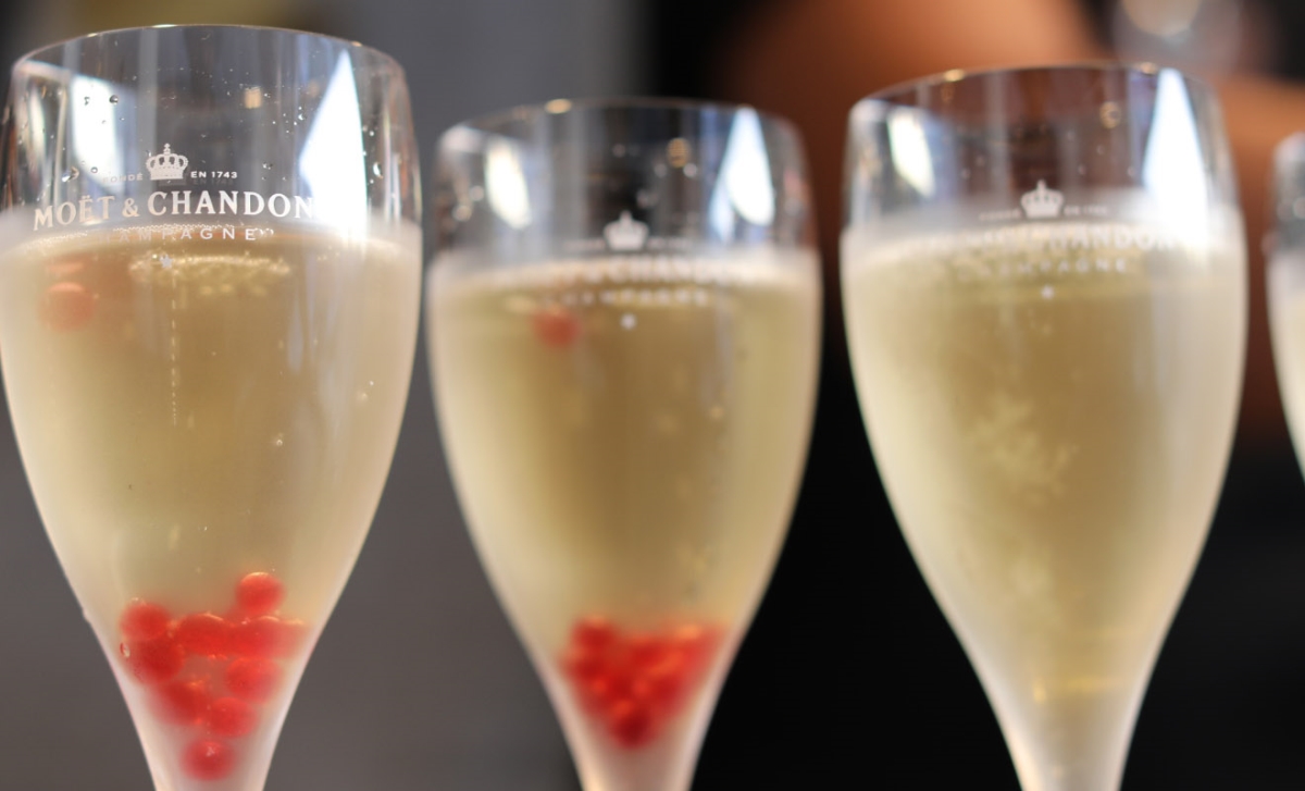Amvyx Katikies hotel in Santorini celebrates with Moët!